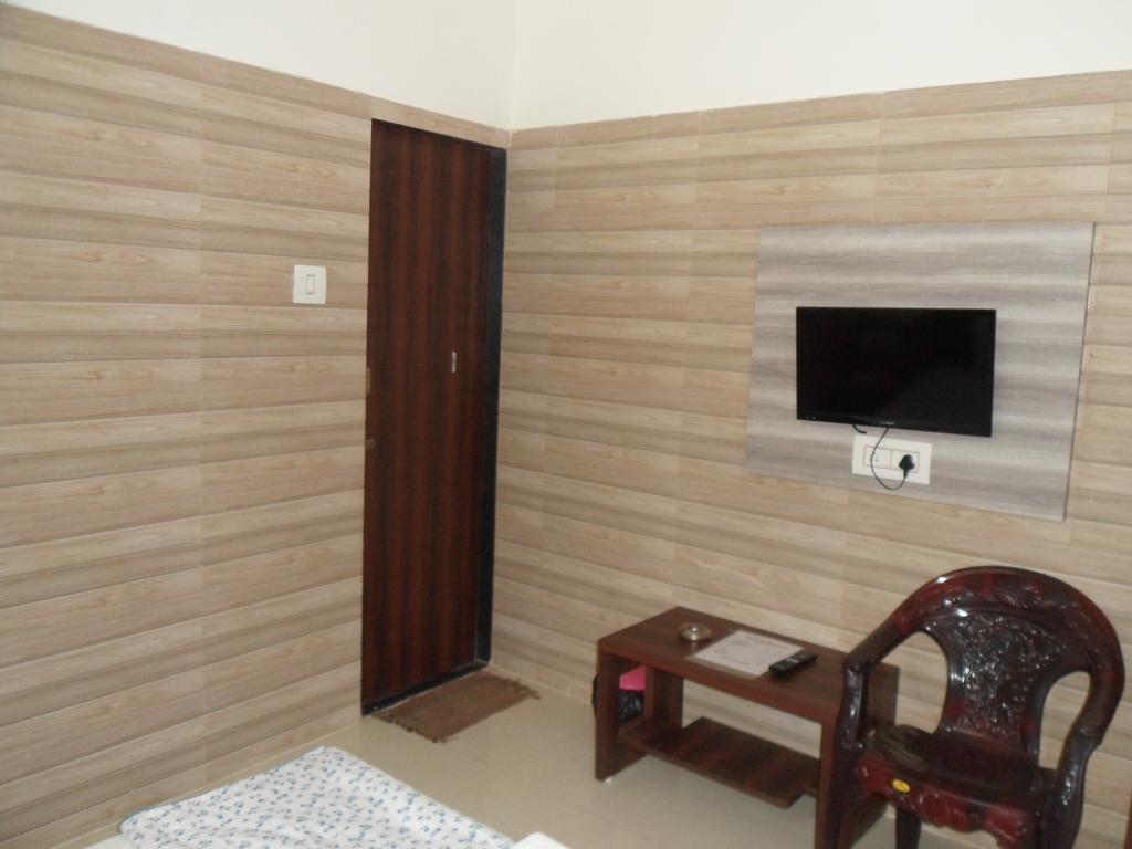 Dwārka Hotel Madhusudan חדר תמונה