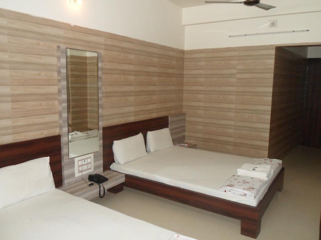 Dwārka Hotel Madhusudan חדר תמונה